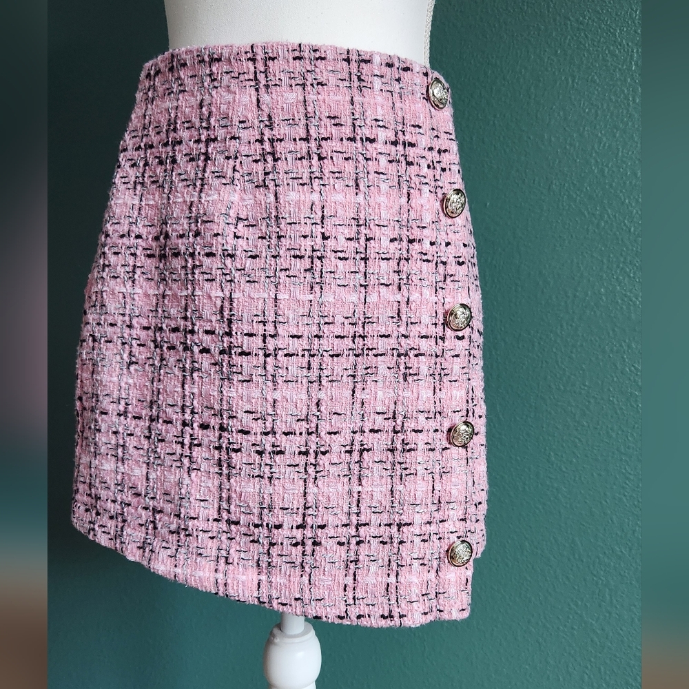 90s inspired mini skirt